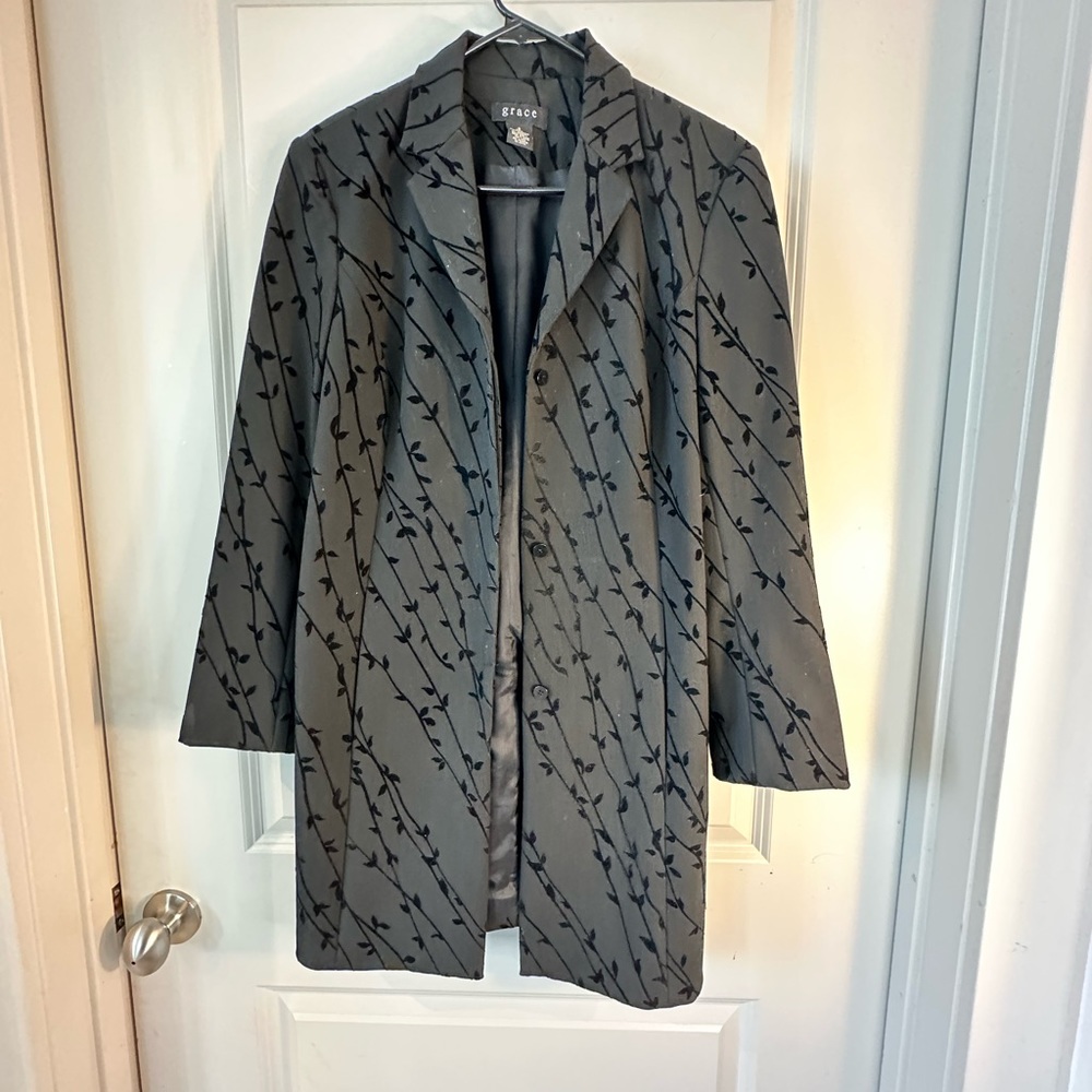 GRACE Floral Raised Velvet Long line 3 Button Blazer Jacket, size 8